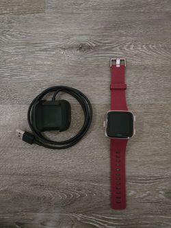 Fitbit Versa Limited Edition Ruby Band, Rose Gold Aluminum Case with Charger, & Screen Protector
Everything is in good condition, with charger & a scr