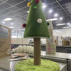 Christmas tree-shaped cat scratching post