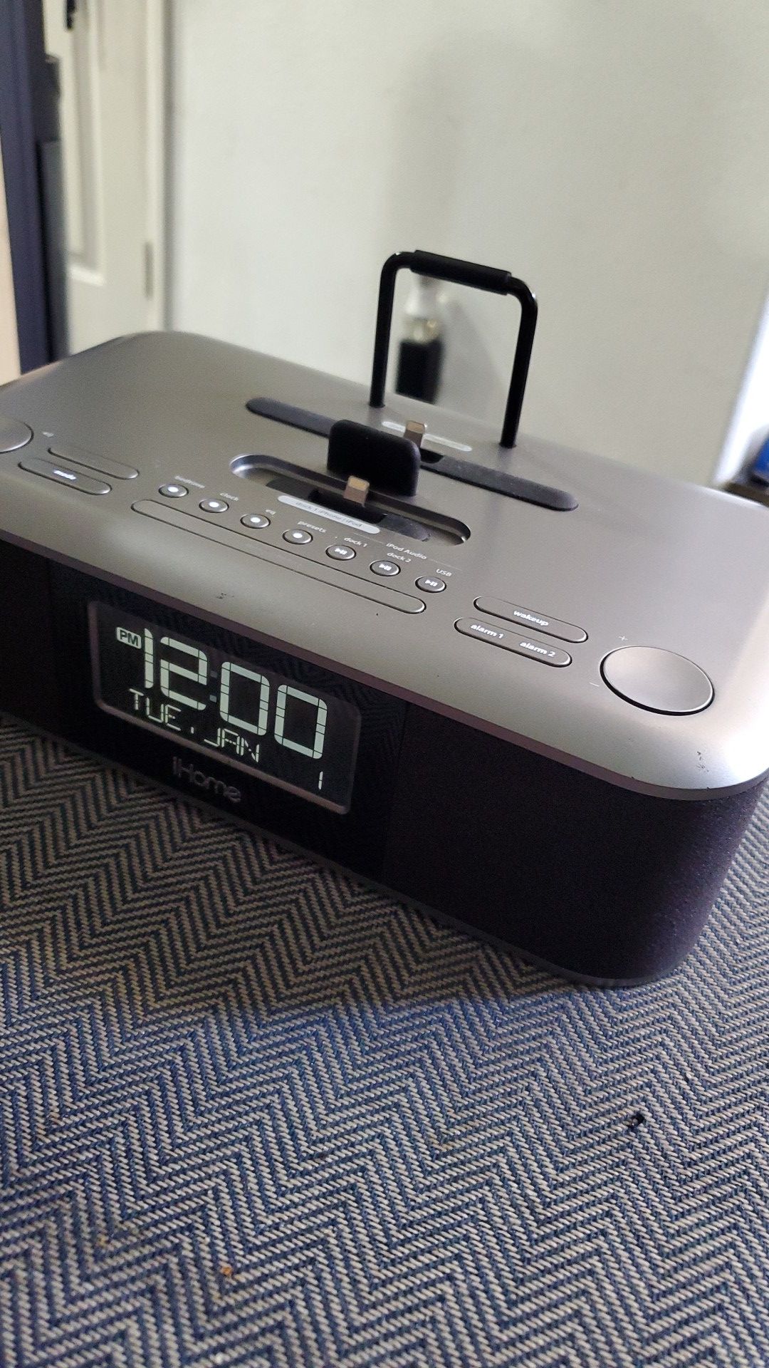 ihome Idl100 Clock W/Dual Lightning Dock Fm Stereo Dual Alarm USB
