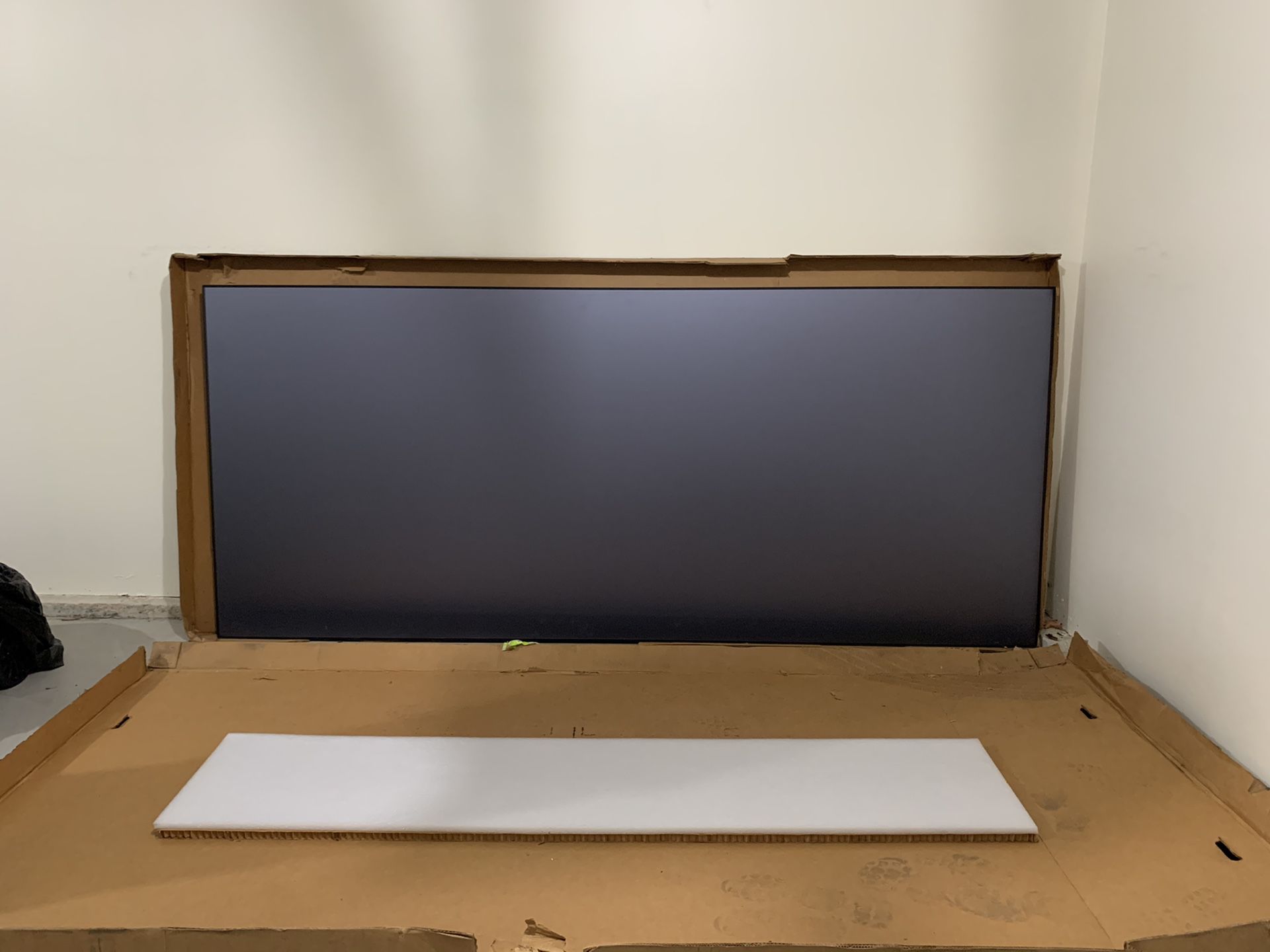 Screen Innovations - Black Diamond - Zero Edge - 144” - Projector Screen - 2:35:1 with LED kit