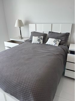 Queen bed