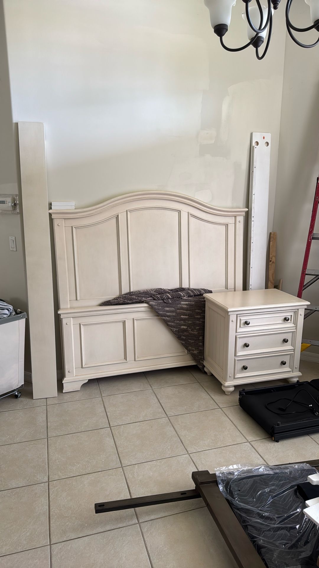 City Furniture Signature Series Queen Bedroom Set