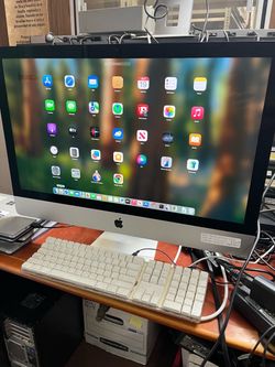 27-inch Apple iMac with Retina display, all in one iMac 🖥️ computer silver aluminum body, powered on and functional. i9 3.6GHz processor. 16GB RAM