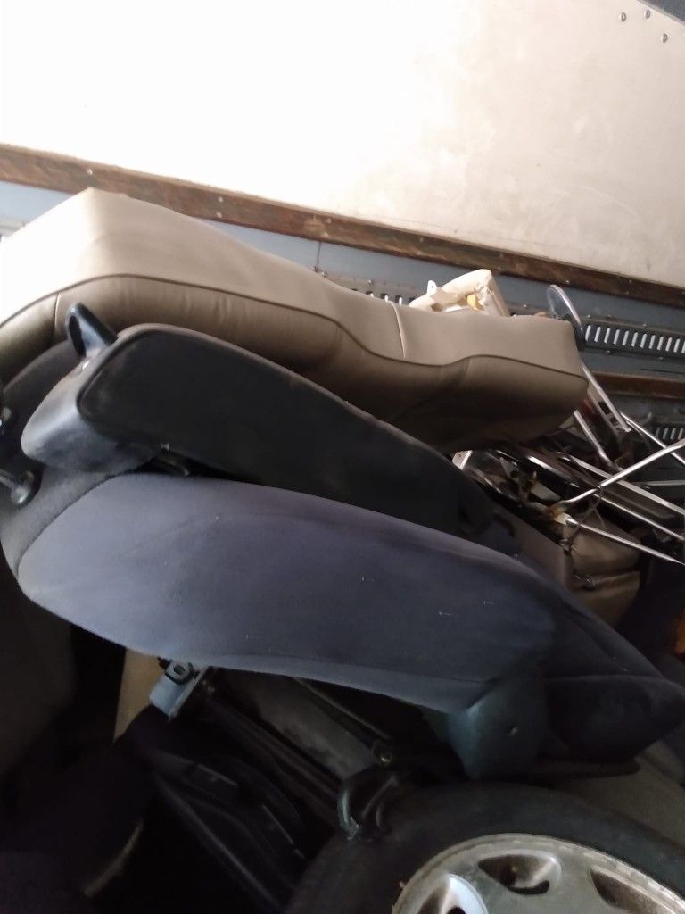 Car Seats For  Sale Fits Any Cars