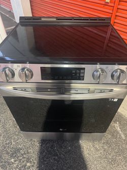 LG STOVE ALMOST BRAND NEW