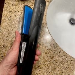 Hai Flat Iron Up To 400 Heat