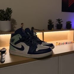 Air Jordan 1 Mid Navy/Mint – Size 8.5 – Clean