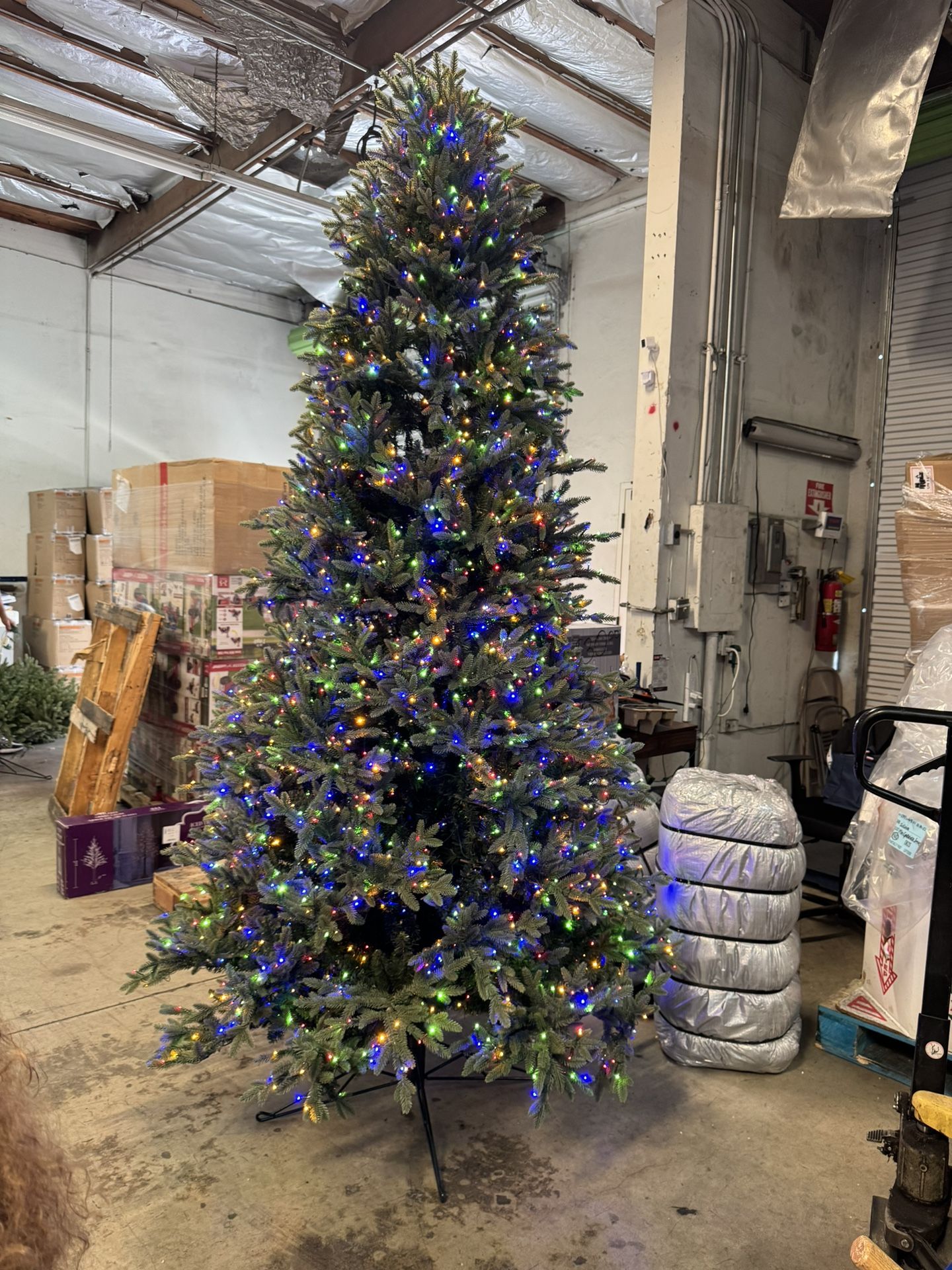 COSTCO 9' Pre-Lit Radiant Micro LED Artificial Christmas Tree