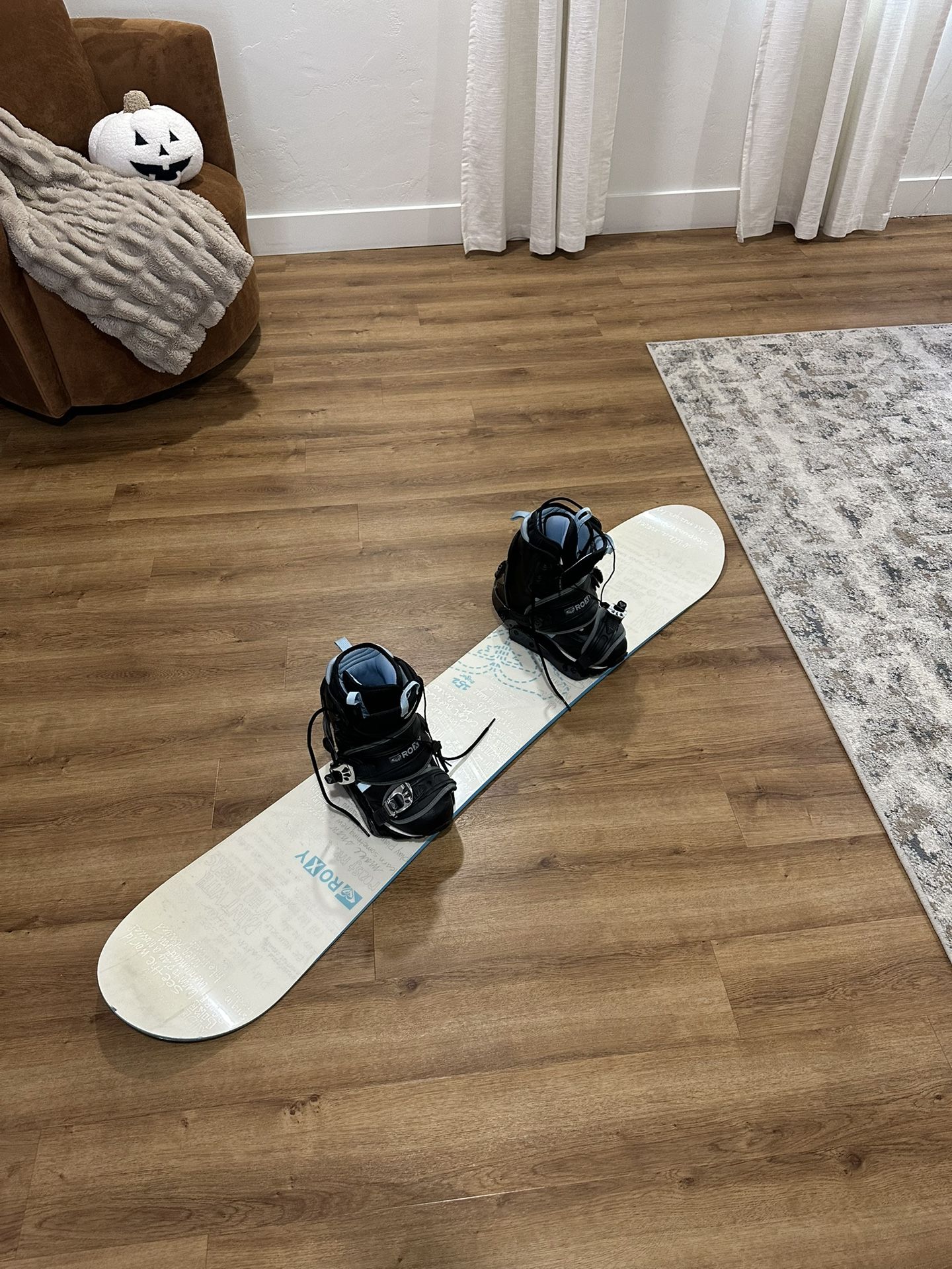 Roxy Snowboard And Matching Boots
