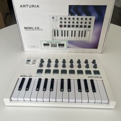 Arturia MiniLab 3 25 Slim-key Controller - White