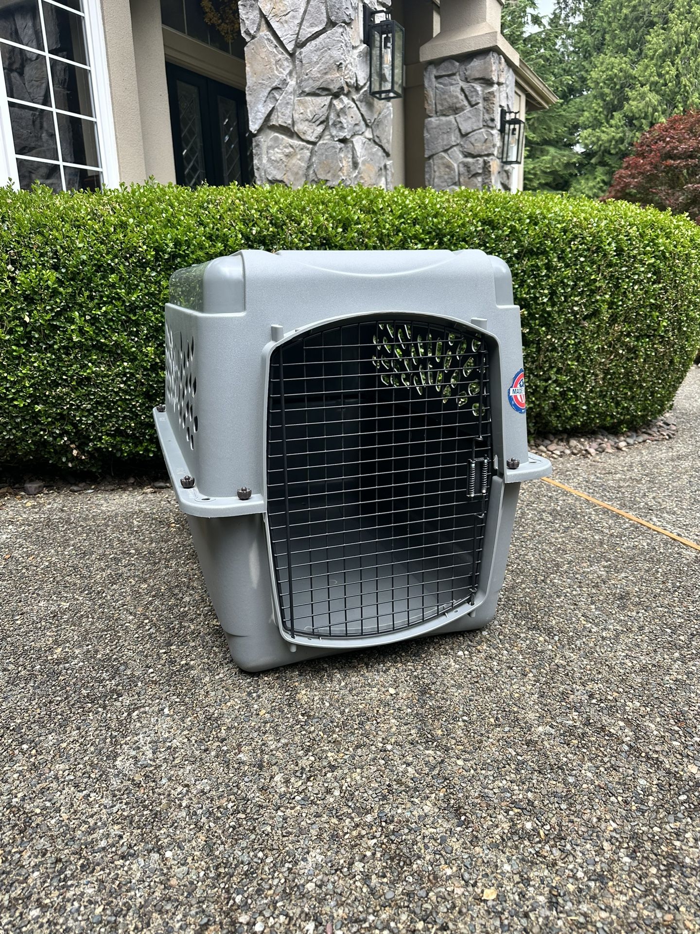 Large Dog Crate - Like New Condition