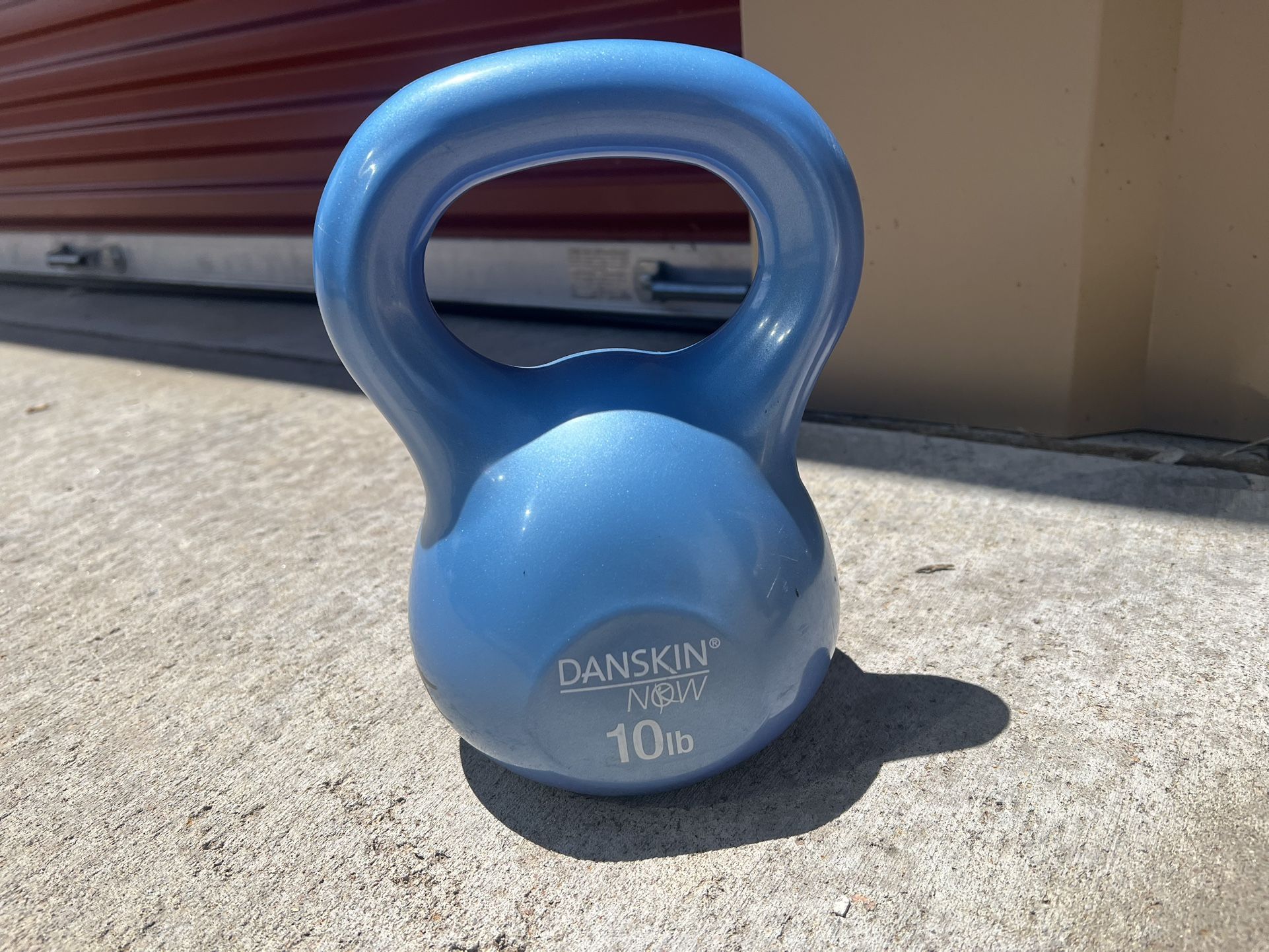 Dangling Now 10 Kettle Bell