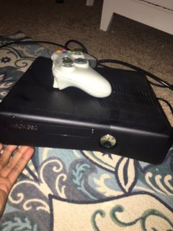 Xbox 360 (remote included)