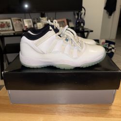5.5Y Jordan 11 Low “legend Blue”