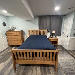 Amish Made Queen Bedroom Set 