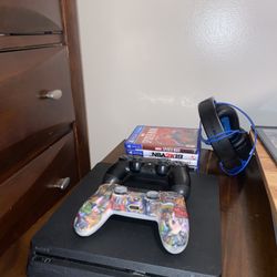 Ps4 With Games And Headset