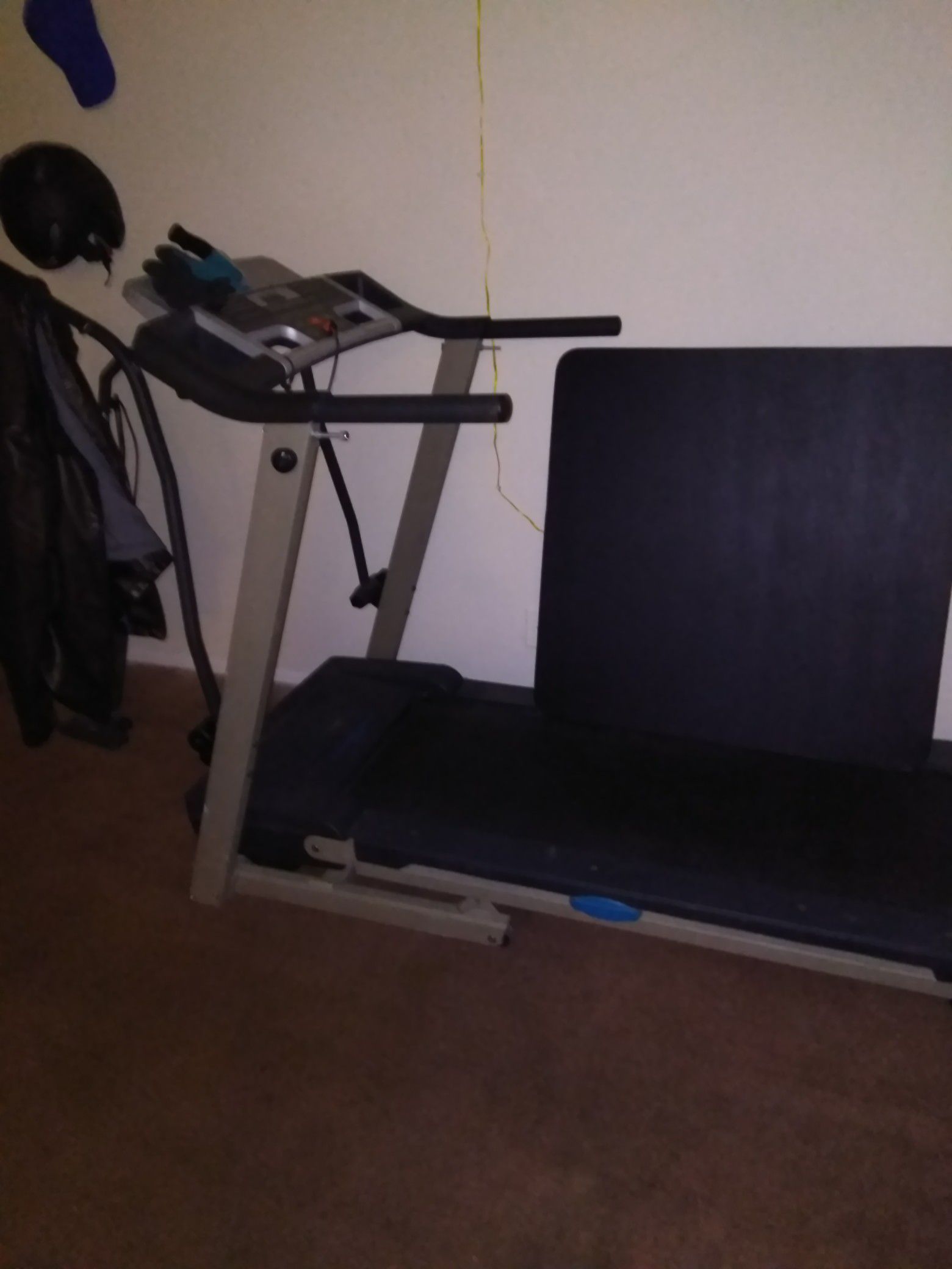 Running treadmill