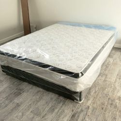 NEW QUEEN PILLOW TOP MATTRESS. Bed frame is not available. Take it home same day 👍