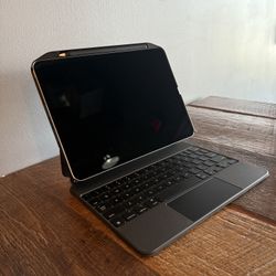 iPad Pro - 11 Inch - 256 GB - W/ Magic Keyboard, Pencil, Cover Buddy 