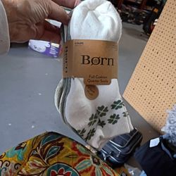 B O R N Full Cushion Quarter Socks Women's New Size 4/10 Six Pairs