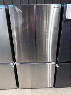 brand new Samsung 33 in. 17.5 cu. ft. Counter Depth 3-Door French Door Smart Refrigerator in Stainless Steel