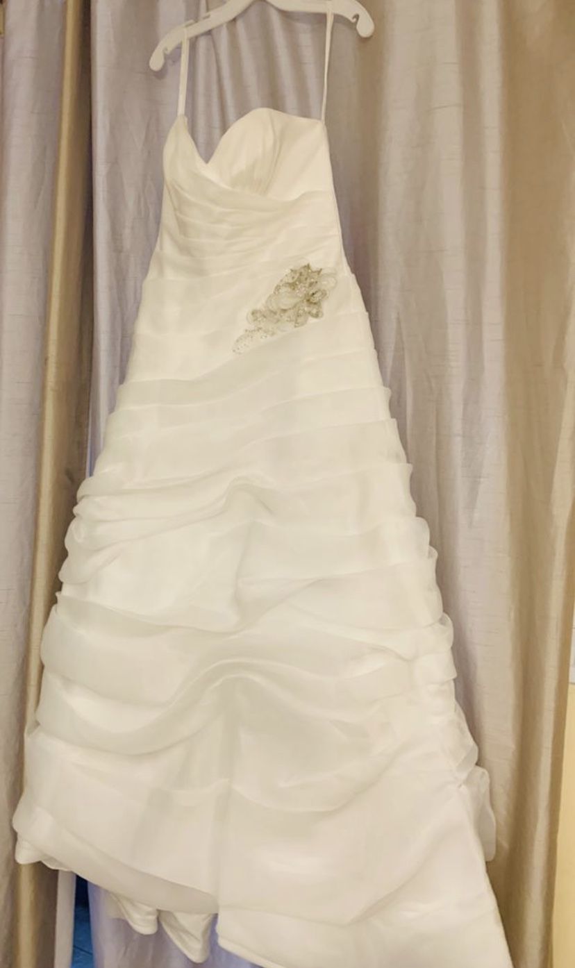 Wedding Dress Galina Signature Size 14 Brand new with Tags!