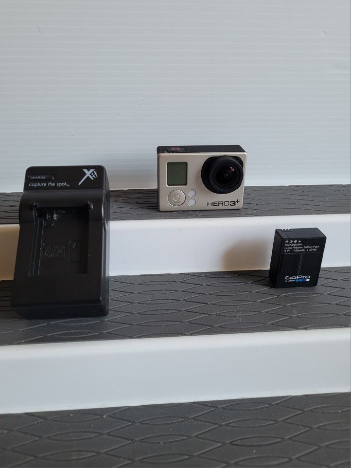 GoPro Hero 3 Plus Silver Edition + Genuine Battery GoPro By Hero + Charger.