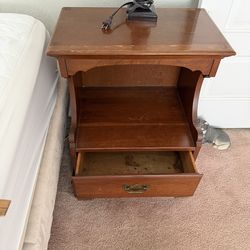 Night stand with drawer