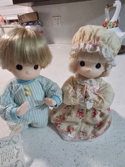 Praying dolls