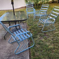 Rare Find Retro 4 patio Chairs Set In Blue Metal By TROPITONE USA 34-3/4" Tall.