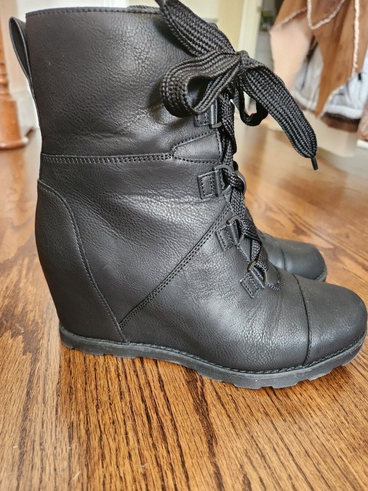 W's 8.5 Insulated Wedge BOOTS  