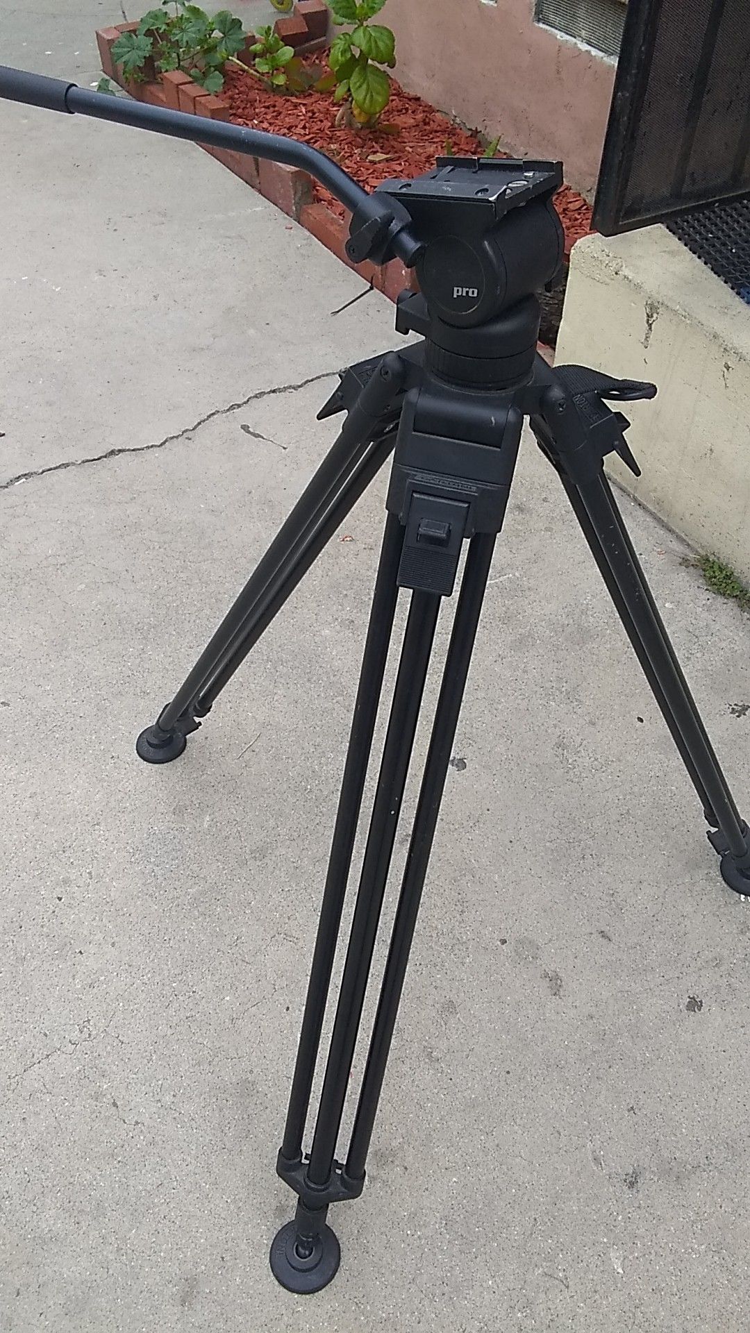 Cartoni action pro tripod$100 obo