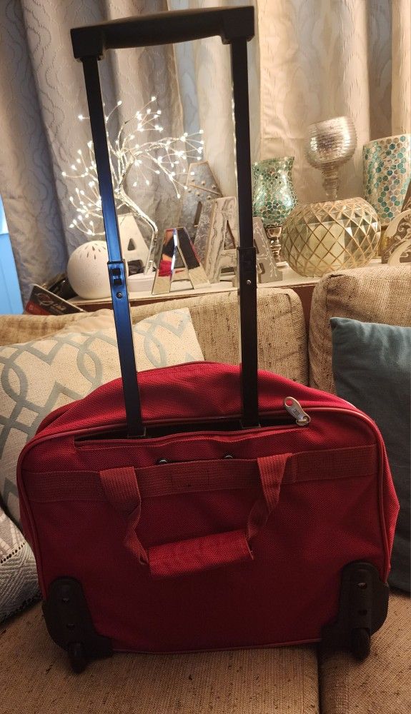 OLYMPIA Deluxe Travel ROLLING LUGGAGE OverNighter Bag w/Wheels Perfect Condition
