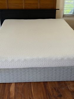 USED QUEEN SIZE MEMORY FOAM MATTRESS ONLY