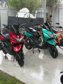 Motos