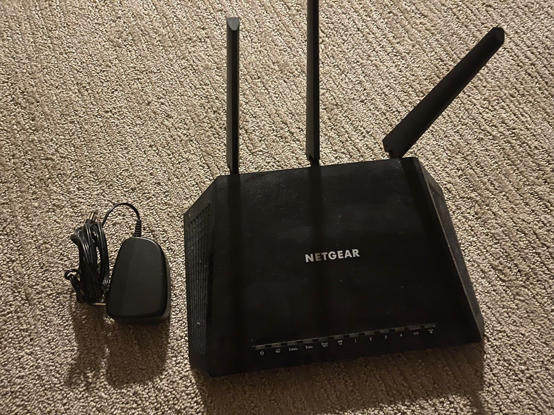 Netgear Nighthawk AC1750 Smart WiFi Router Model R6700V2