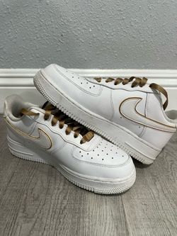 Women Air Force 1 low