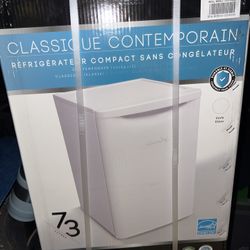 Mini Fridge 