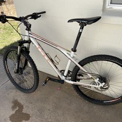 GT Avalanche 3.0 Mountain Bike 16”
