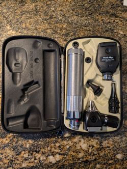 Welch Allyn 3.5v Professional Diagnostic Set – Professional Diagnostic Set with C-Cell Handle