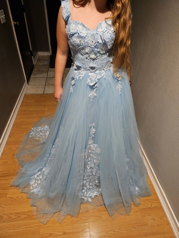 $250 Cinderella Blue Size M QUINCE DRESS 