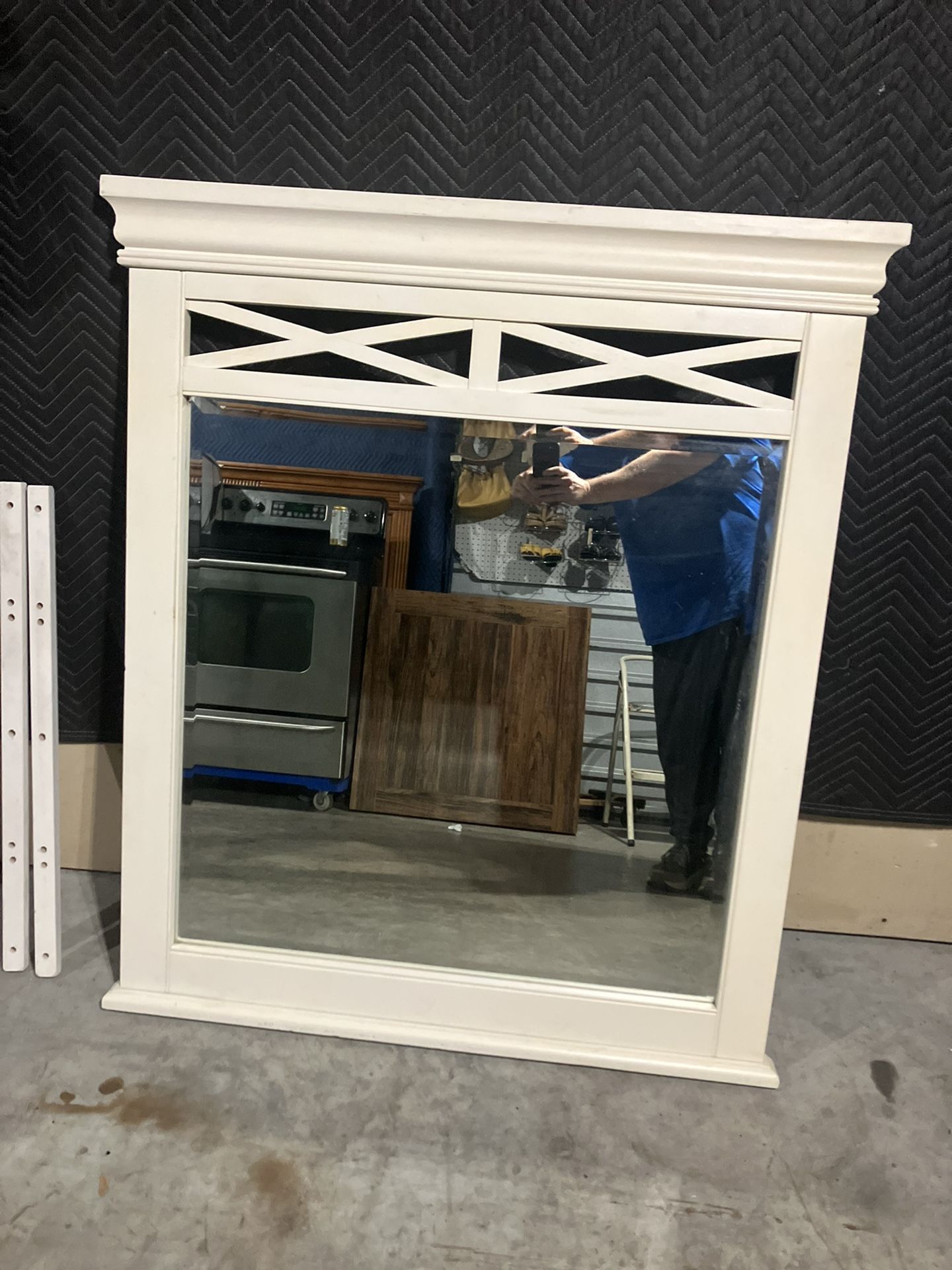 White dresser mirror (DELIVERY AVAILABLE)