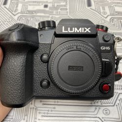 Panasonic Lumix DC-GH6 Mirrorless Camera