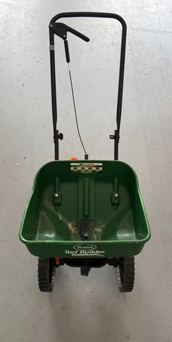 Turf spreader