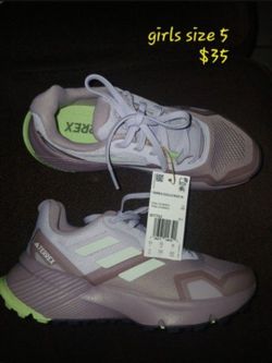 New Girls Size 5 adidas