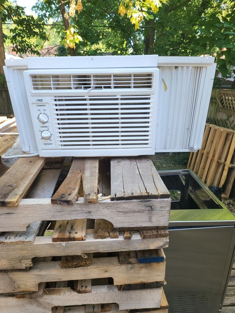 Arctic King 5000 BTU Window A/C Unit