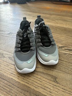 Like New women’s Nike shoes 7.5