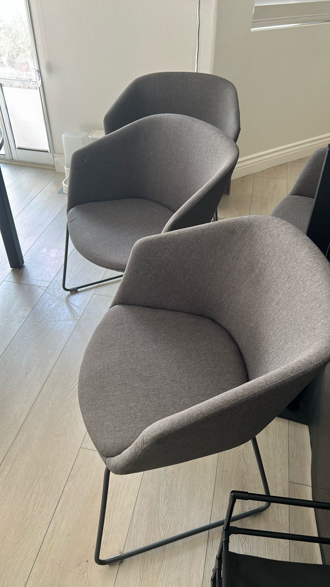 Dining Table And 4 Charcoal Gray Chairs 