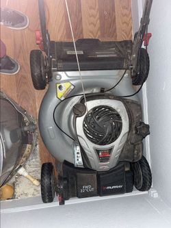 Briggs & Stratton e550  front wheel drive lawnmower