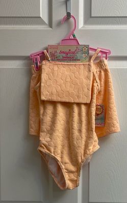 Brand new Girls peach swimsuit with shorts & swim bag size 8